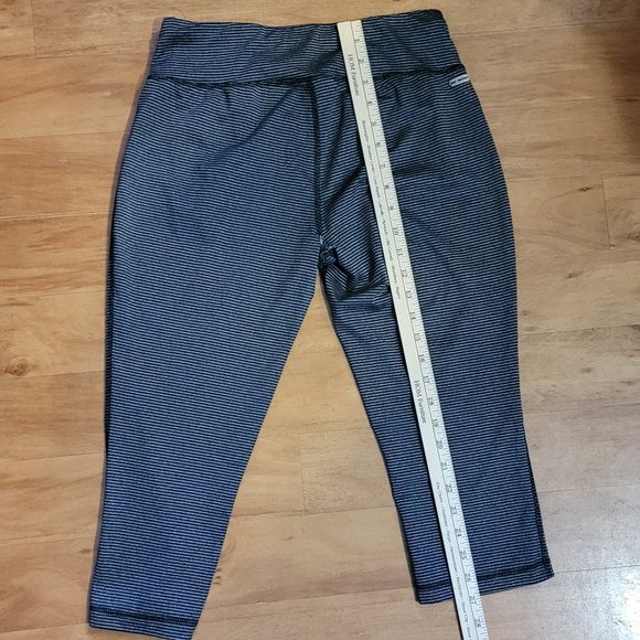 Striped Athletic Works Women's Dri-More Active Capri Legging *** Needs Repair*** - Picture 10 of 12